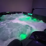 펜션 Rozanna Avec Acces Piscine Et Jacuzzi *