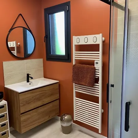 Rozanna Avec Acces Detente Jacuzzi Holiday home *