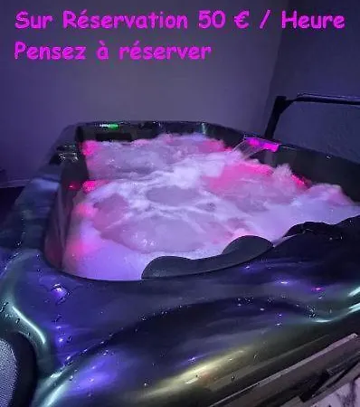 Rozanna Avec Accès Détente Jacuzzi Сasa de vacaciones Saint-Jean-de-la-Rivière