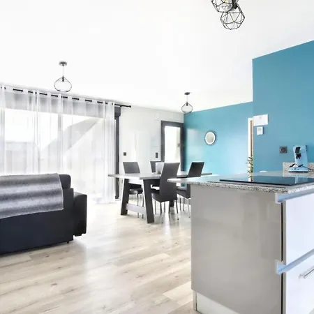 Rozanna Avec Acces Detente Jacuzzi Holiday home *