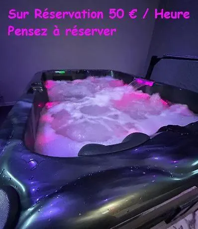 Rozanna Avec Acces Piscine Et Jacuzzi Holiday home Saint-Jean-de-la-Riviere